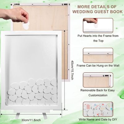 Hochzeitsfeier-Rahmen mit verbrannten Holzdekorationen im europäischen Stil auf dem Land
