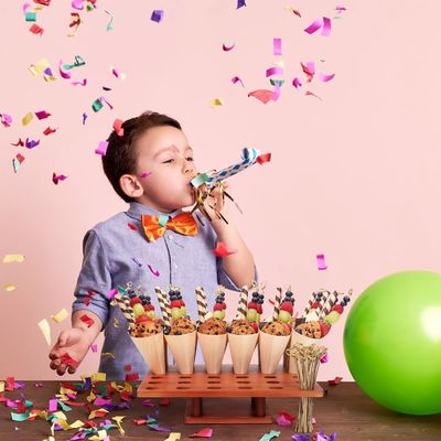 Holz-Eis-Kegel-Halter Stand in einfachen Farben für Food-Trucks oder Catering-Events