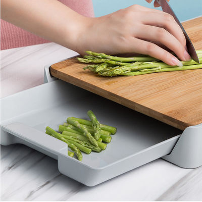 Bequemes Schnittbrett aus Bambus mit natürlicher Farbe