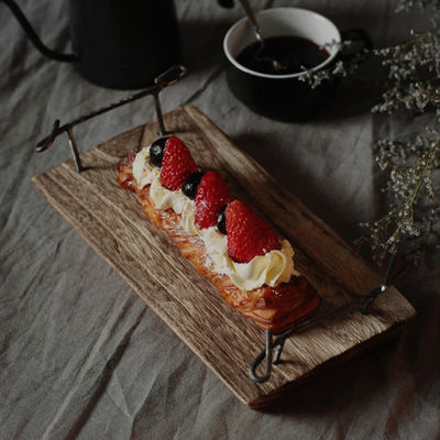 Rustikale Naturholz-Service-Bett mit Metallgriffe OEM ODM akzeptiert