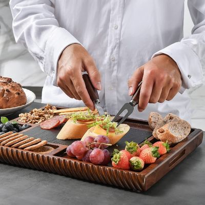 Servieren Sie Ihren Käse mit Stil mit unserem zweiseitigen Schiefer- und Edelstahl-Schnitzel-Set