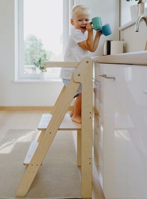 Klappbarer Stuhl für das Lernen von Schritten in Standardgröße oder nach Maß Montessori-Möbel Helfer Turm