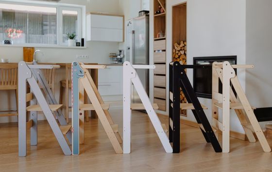 Klappbarer Stuhl für das Lernen von Schritten in Standardgröße oder nach Maß Montessori-Möbel Helfer Turm