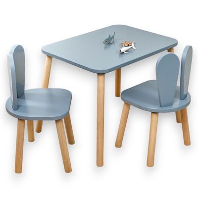 Holztisch und Stühle für Kinder mit modernem Design