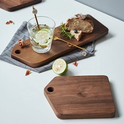 Individuelles Logo akzeptiert Handgefertigt Nordischer Stil Berghaltung Schwarzes Walnussbrotbrett