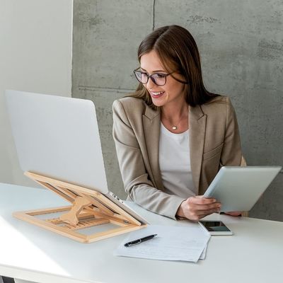 Personalisiertes Logo Klappbares Holz Laptop Riser Einstellbares Computerständer