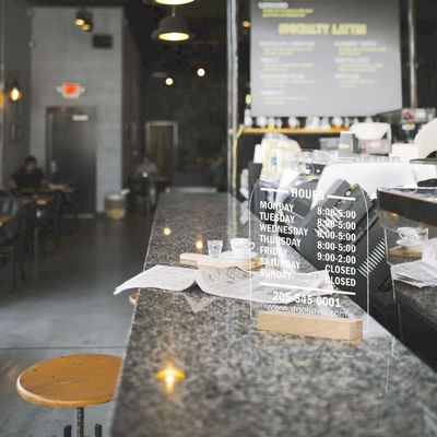 Wie Sie wünschen Acryl Getränke Bar Liste Hochzeitsschild mit Holzstand personalisiert