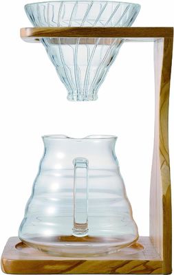 Platzsparender und funktionaler Kaffeetröpfler aus Olivenholz steht für die handgefertigte Brauerei