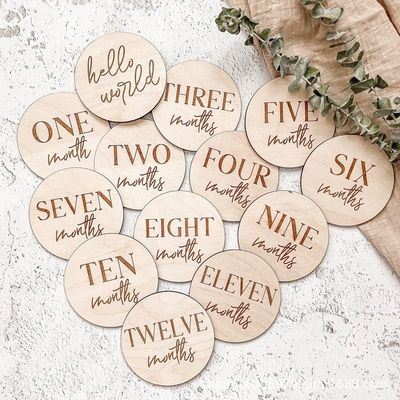 Maßgeschneiderte Größe Sperrholz Baby Monatliche Meilensteinkarte Ideal für Neugeborene Geburtsankündigung