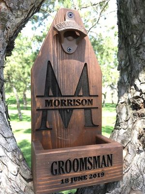 Personalisierte Holz Wand Montage Bierflaschenöffner für Hochzeit Trauzeugen Geschenk