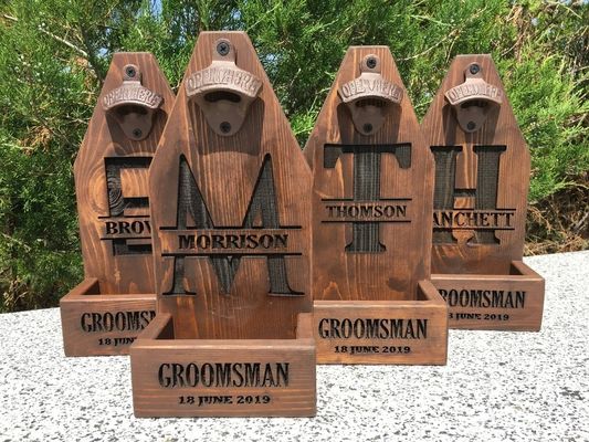 Personalisierte Holz Wand Montage Bierflaschenöffner für Hochzeit Trauzeugen Geschenk