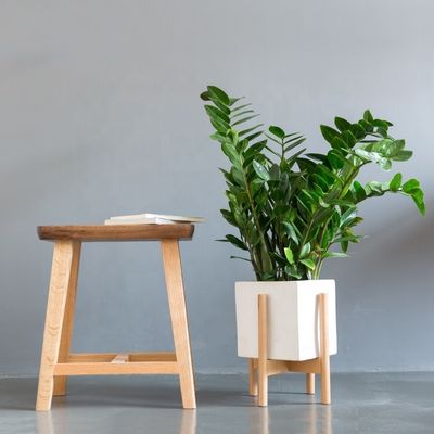 Nordic Concise Style Holz-Blumenkrug-Stand Verstellbare Bambuspflanzen-Stände für Innenräume