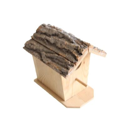 Handgefertigtes Holzvogelhaus für die Gartendekoration