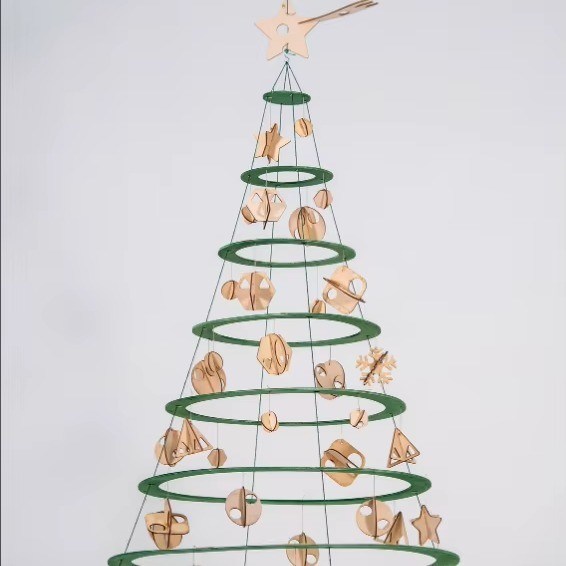 Schaffen Sie eine festliche Atmosphäre mit unserem Holz-Alberello-Weihnachtsbaum-Personallogo