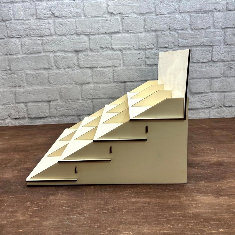 Postverpackung Y 4 Stufe Stand Holz-Display-Regal für benutzerdefinierte Größe Dessert-Tisch-Display