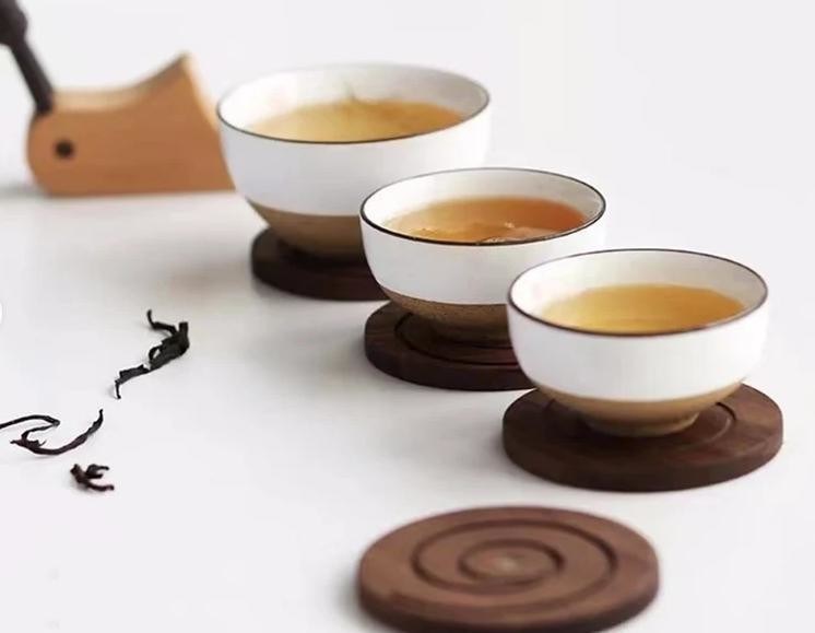 Süße Schnecke aus Massivholz, Isolationsmatte aus 5 Stücken mit Halter