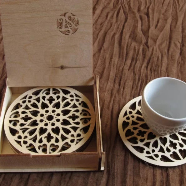Einzigartige Holz-Rosette-Coasters für Kaffeetasse in Naturbirke und gotischem rustikalem Design