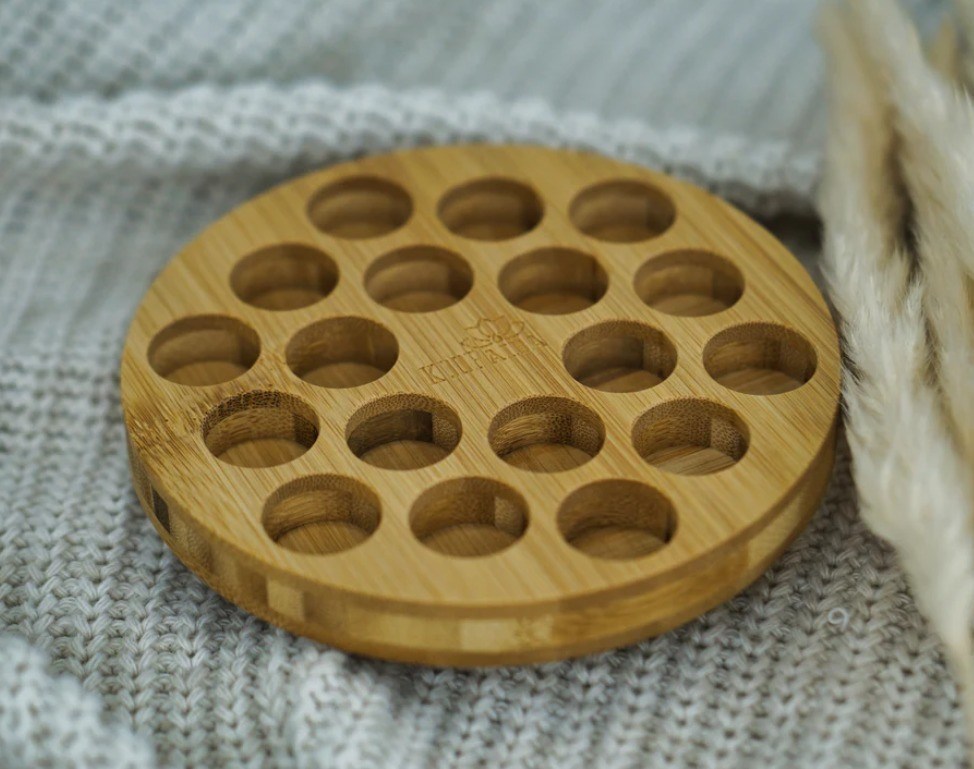 Funktionale Holzständer für die effiziente Lagerung von Ölflaschen in Kreisform